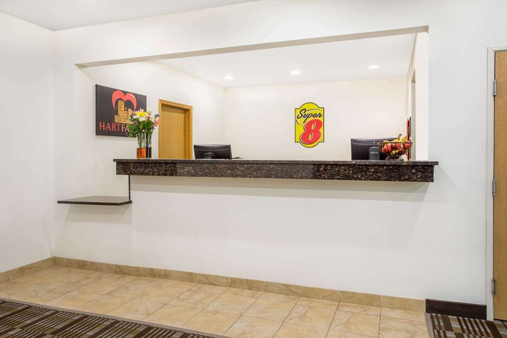 Super 8 by Wyndham Cedar Falls IA University - photo 2