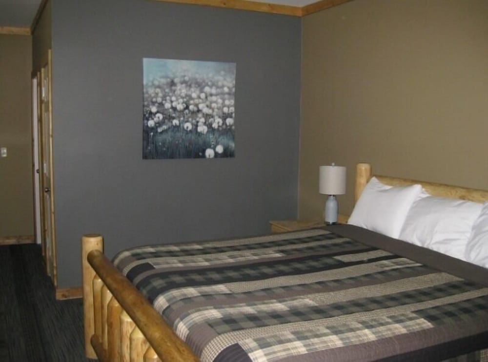 Big Horse Inn and Suites - photo 11