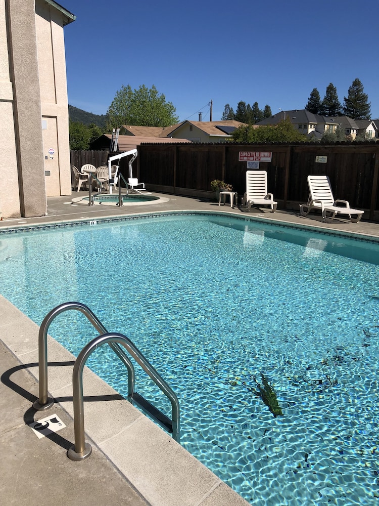 Cloverdale Wine Country Inn & Suites - photo 31