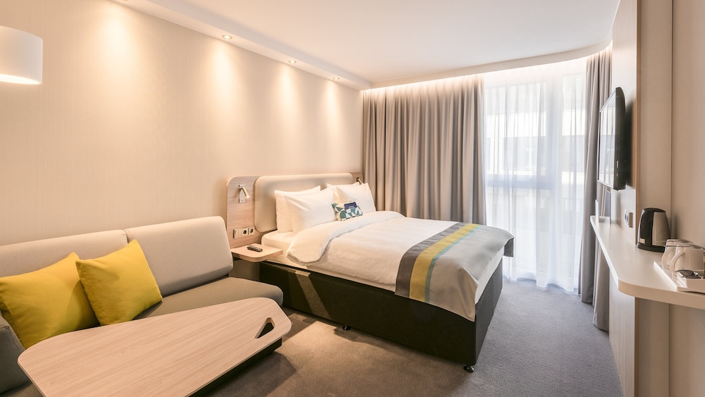 Holiday Inn Express Hotel & Suites Schulenburg by IHG - photo 11