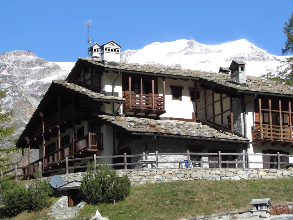 Marsh Barn - carbon neutral hotel in Unknown City