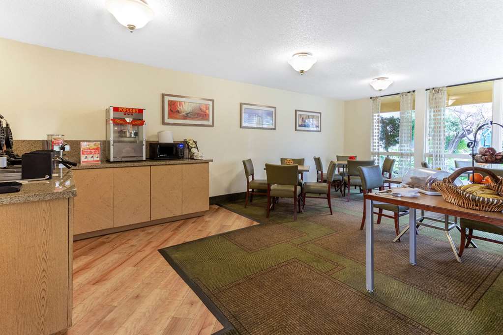 La Quinta Inn & Suites by Wyndham Redding - photo 34