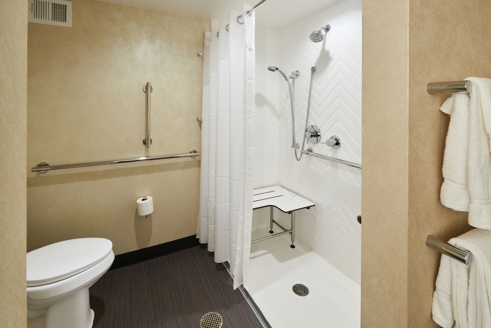 Holiday Inn and Suites Philadelphia W Drexel Hill - photo 45