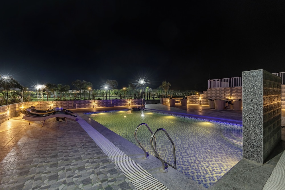 Elivaas 5 Bhk With Pvt Pool & Garden Zenora in Gurgaon, India