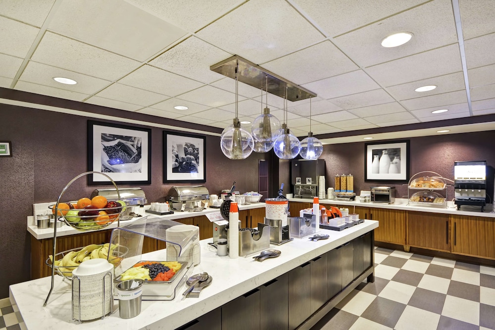 Hampton Inn & Suites Columbus Easton Area - photo 35