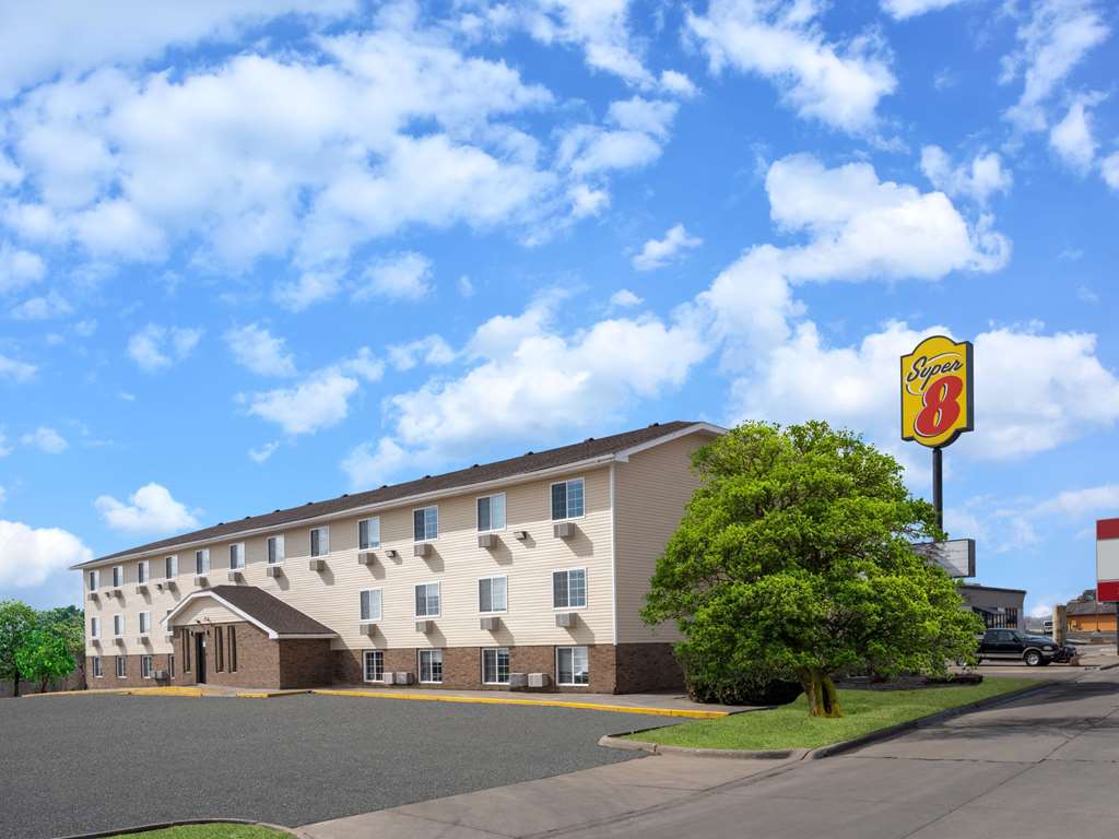 Super 8 by Wyndham Clinton — hotel in Clinton