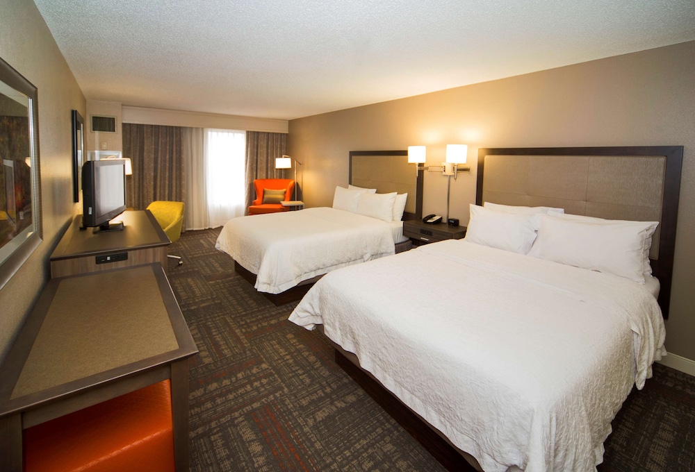 Hampton Inn & Suites Valdosta Conference Center - photo 35