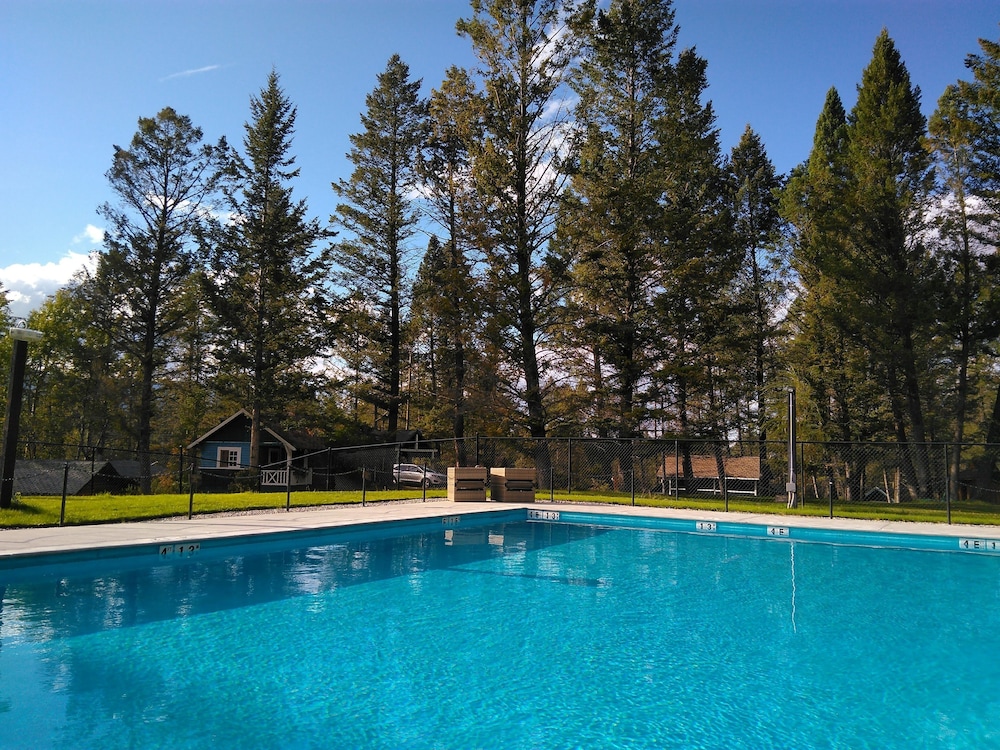 Fairmont Mountain Bungalows in Cranbrook, Canada