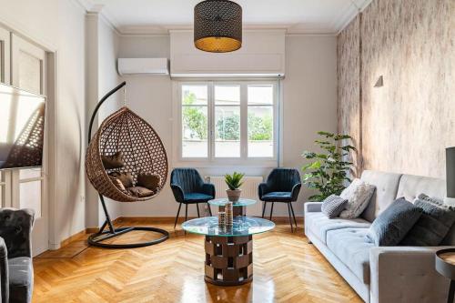 New Huge 5BDR 2bath Apt 1min toAcropolis — 4-Star Luxury Hotel in Athens, Greece