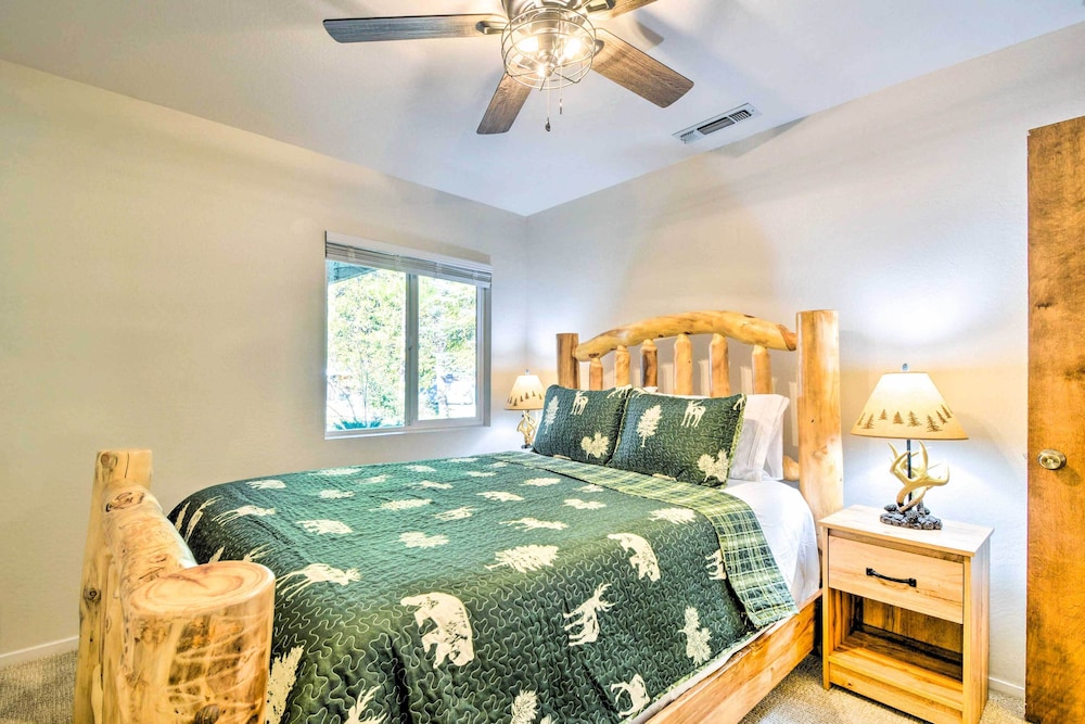 Furnished Deck and Fire Pit Sherwood Forest Cabin — 4-Star Luxury Hotel in Twain Harte, United States