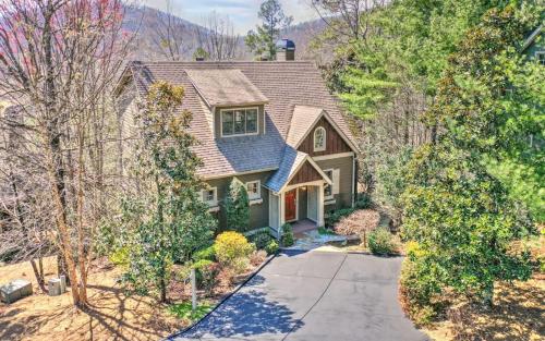 Doctors Orders Refresh and recharge with peaceful views and a cozy hot tub in Jasper, United States