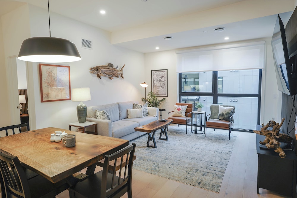 Mackenzie Mountain Hop in Revelstoke, Canada