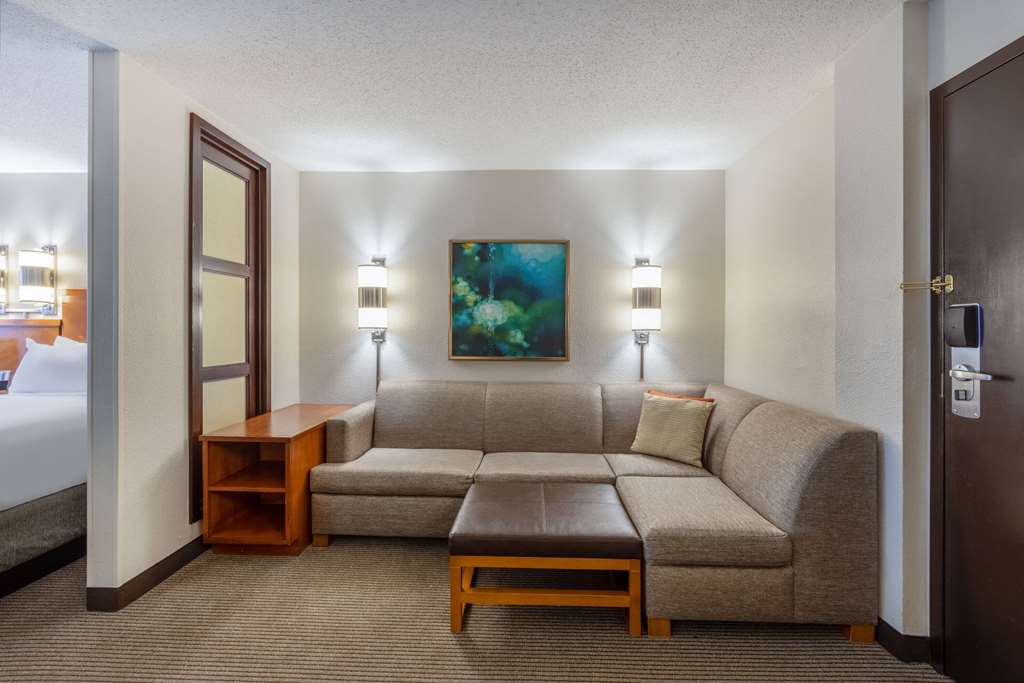 Wyndham Garden Kansas City Airport - photo 18