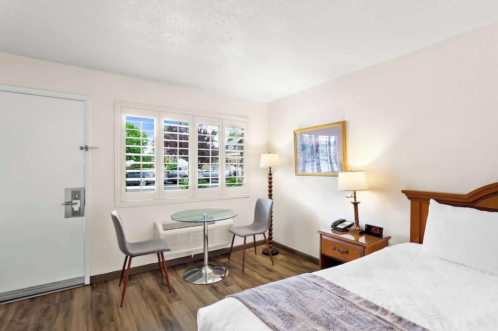 Surestay Plus Hotel by Best Western Susanville - photo 18