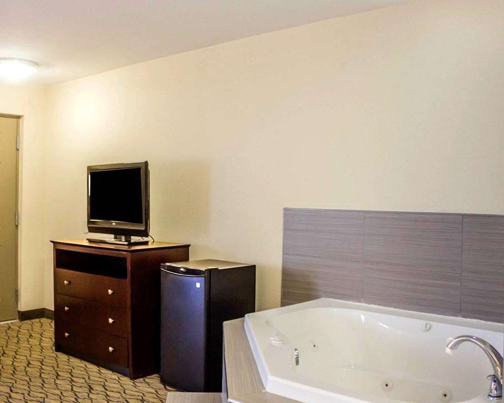 Quality Inn Waterbury East - photo 17