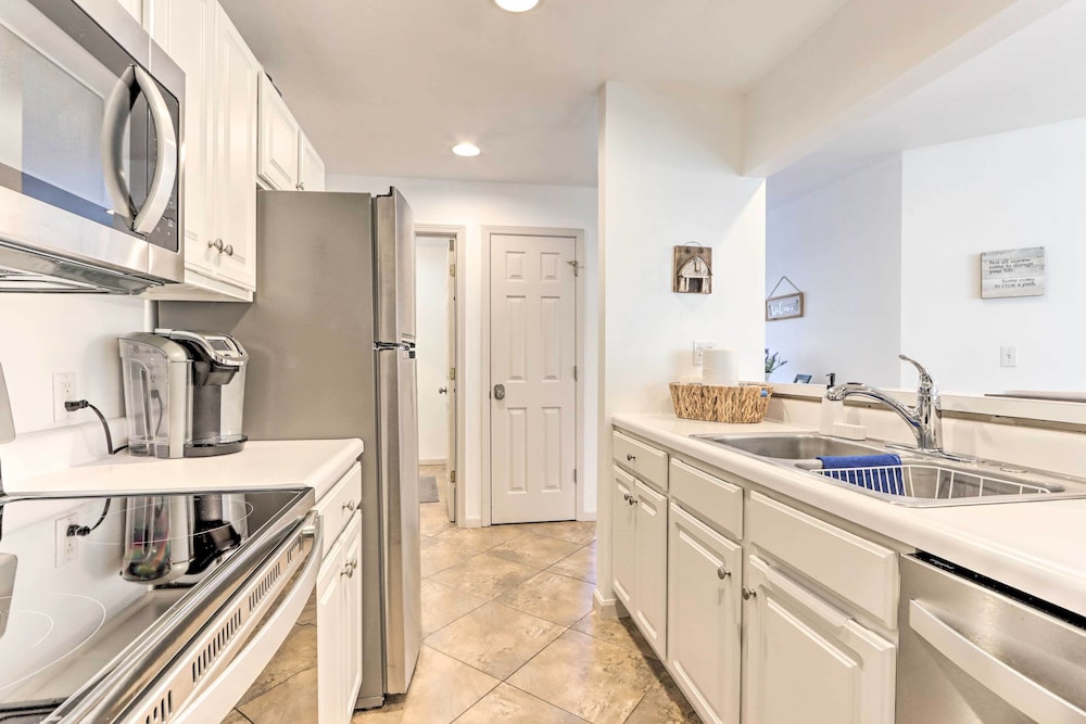 Parkview Bay Condo: Resort Pools & Lake View - photo 13