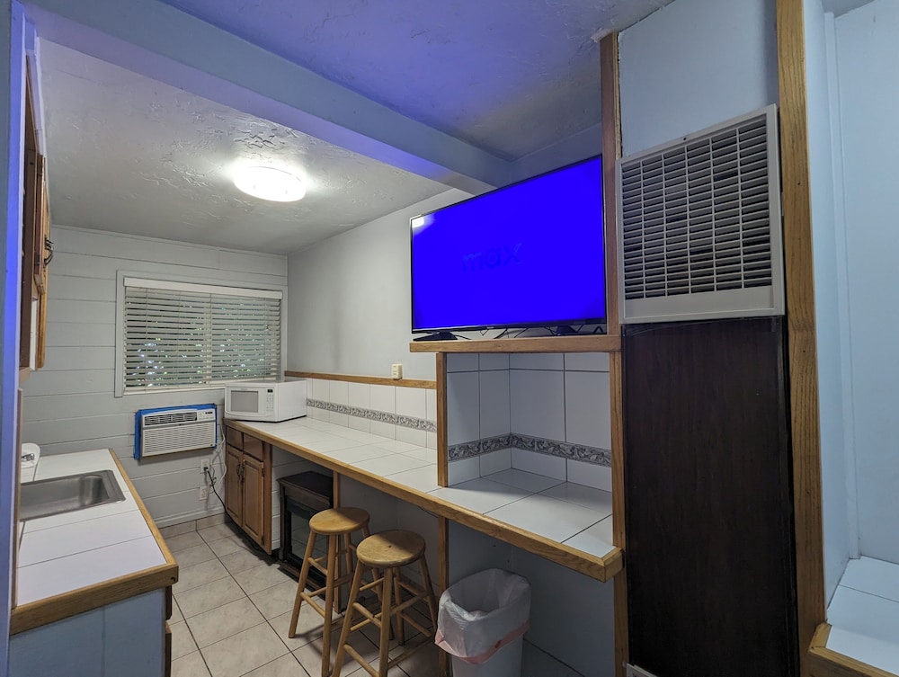 Majestic Rockies Motel - photo 17