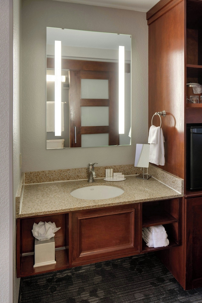 Courtyard by Marriott Boston Logan Airport - photo 27