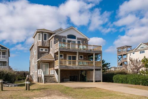 NH280 Moonstruck in Nags Head, United States