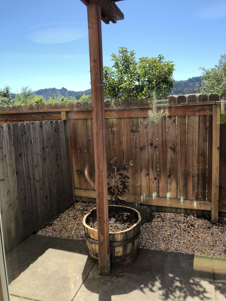 Cloverdale Wine Country Inn & Suites - photo 47