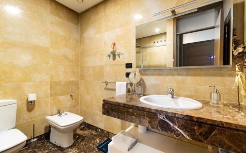 Apartamento cAcntrico y moderno con vistas a la RA a — 4-Star Luxury Hotel in Vigo, Spain
