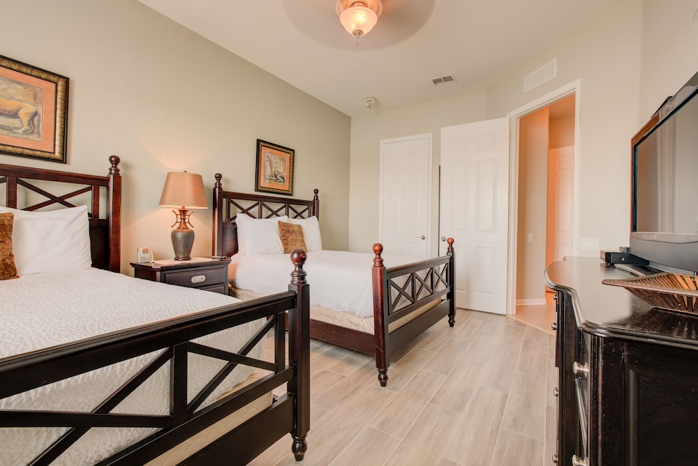 Lakeview Executive Penthouse VR - photo 12