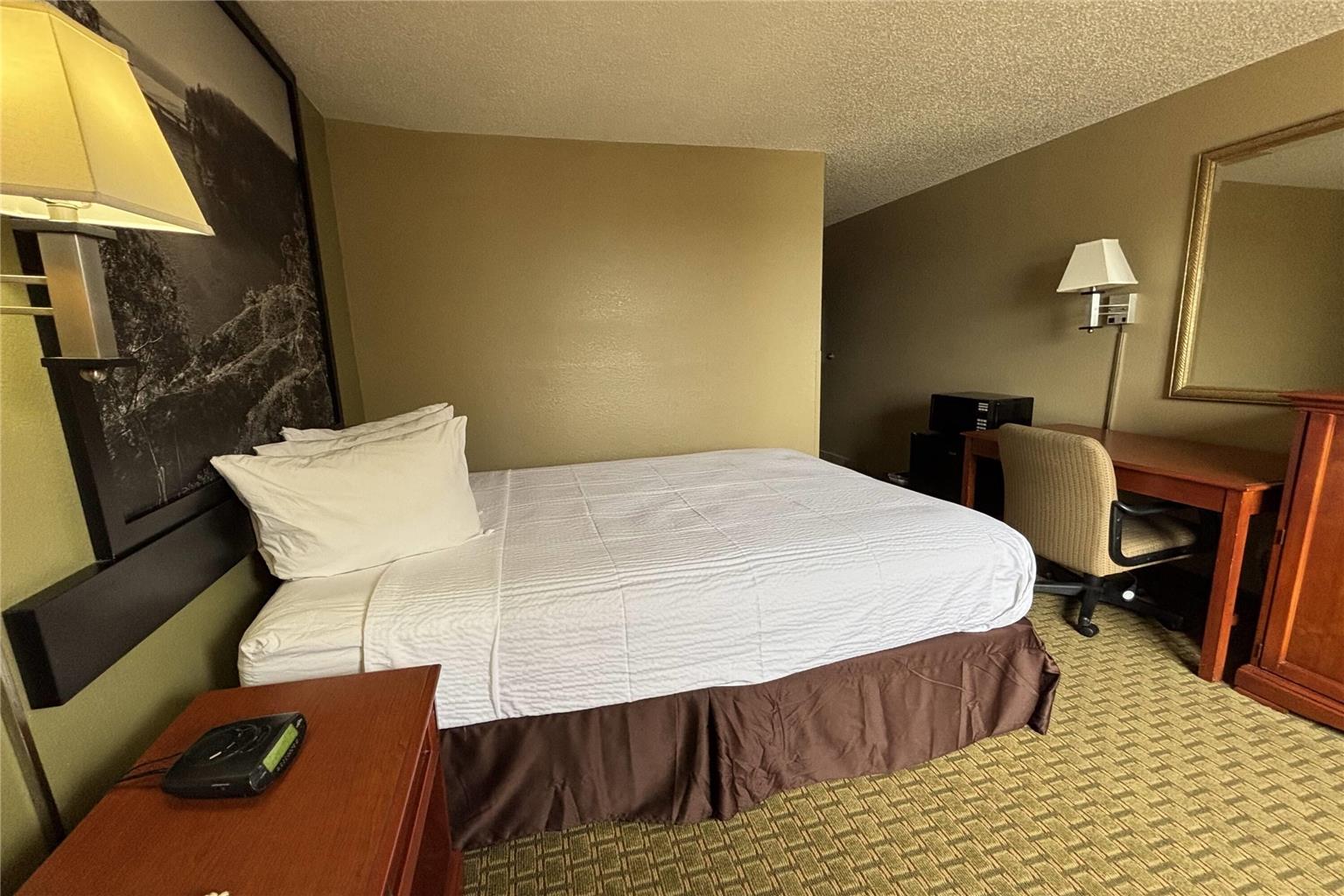 Super 8 by Wyndham Pontiac - photo 12