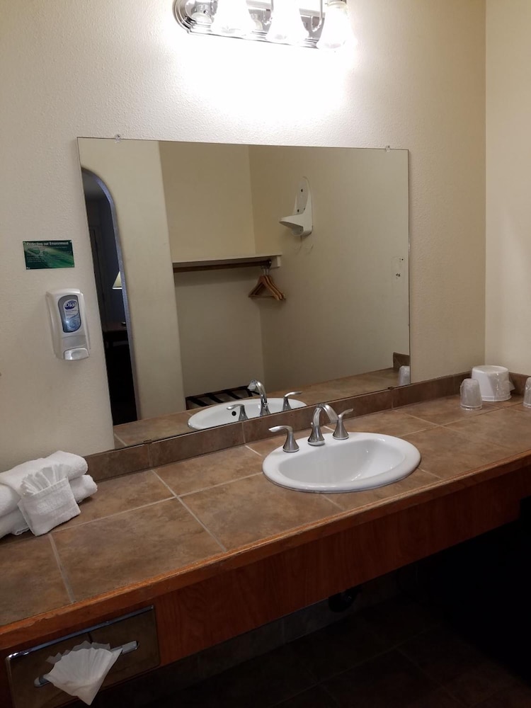 Premier Inns Tolleson - photo 19