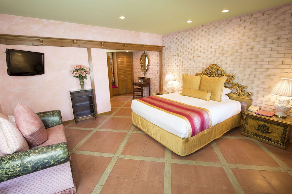 Madonna Inn - photo 29