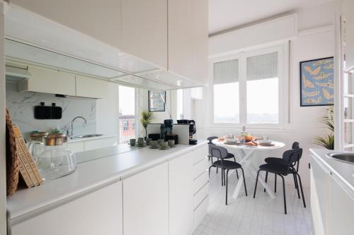 Appartamento di Design con Vista su Via Tortona — 4-Star Luxury Hotel in Milan, Italy