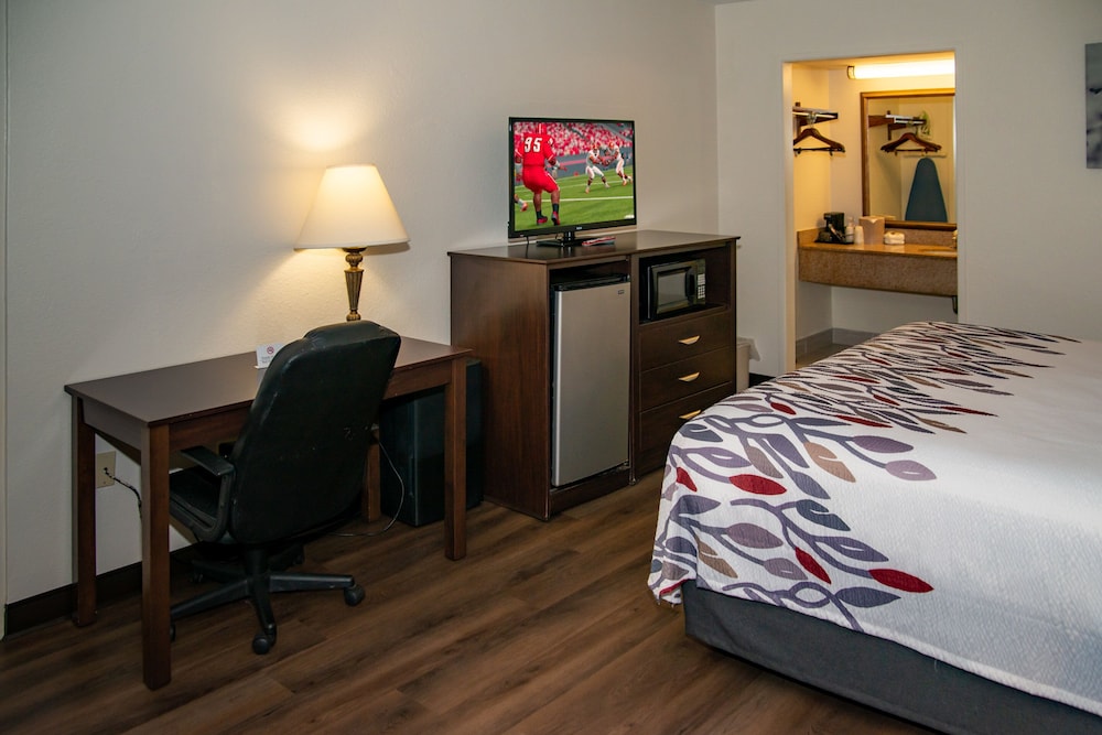 Quality Inn & Suites Tallahassee East I 10 - photo 11