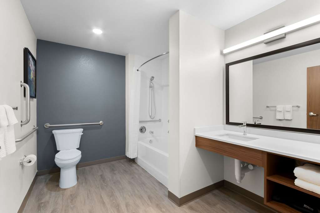 Everhome Suites Glendale Sports Entertainment District - photo 19