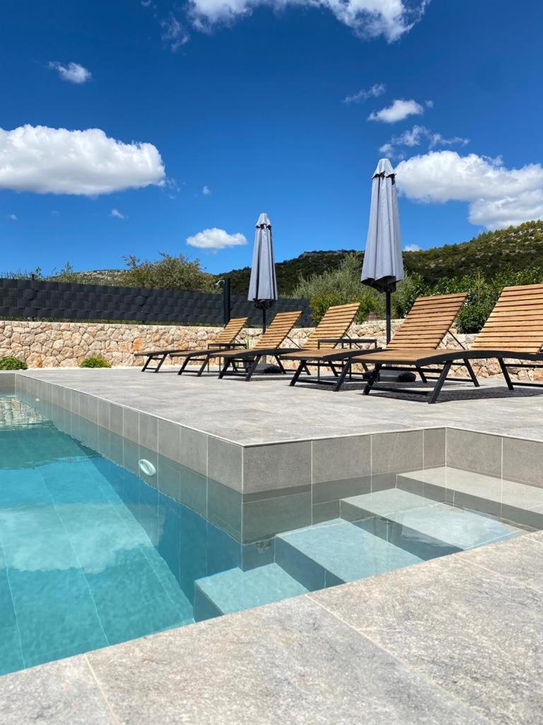 Villa Bosilen with Private Pool Near Trogir Split Airport Quiet Area Family Villa — 4-Star Luxury Hotel in Marina, Croatia