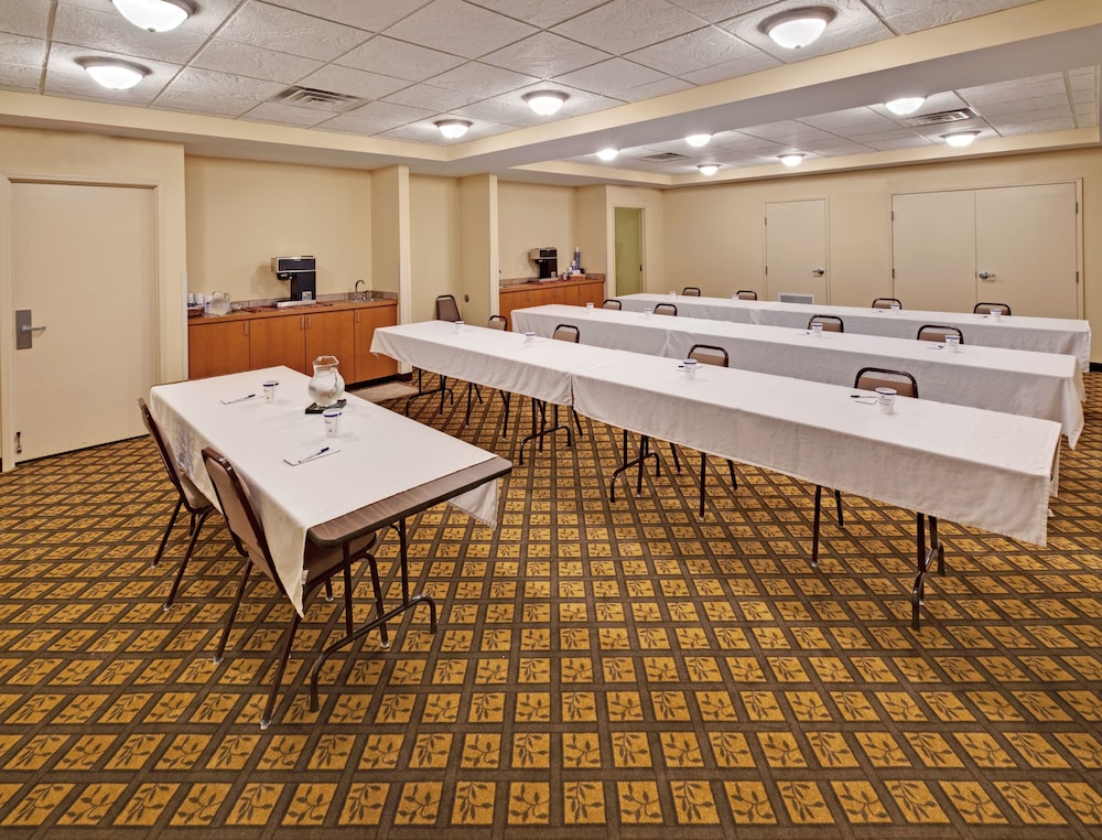 Candlewood Suites Omaha Airport by IHG - photo 28