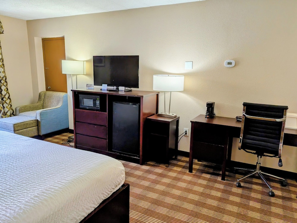 Pocono Inn & Banquet - photo 12