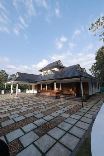Sunny's Home Stay — 4-Star Luxury Hotel in Erattupetta, India