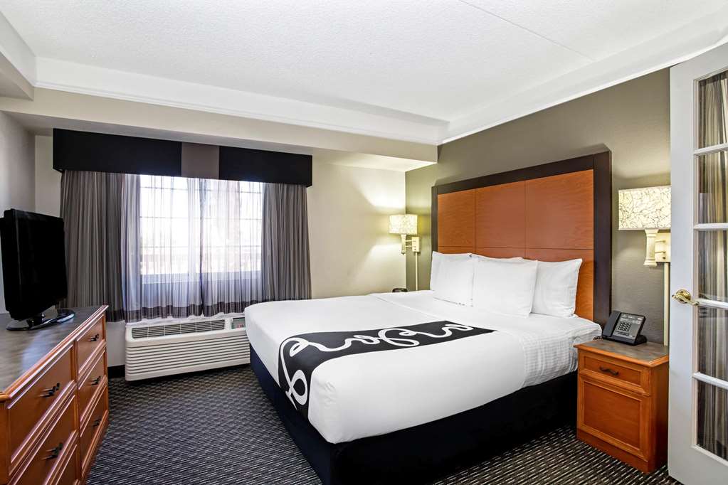 La Quinta Inn & Suites by Wyndham Tucson Airport - photo 24