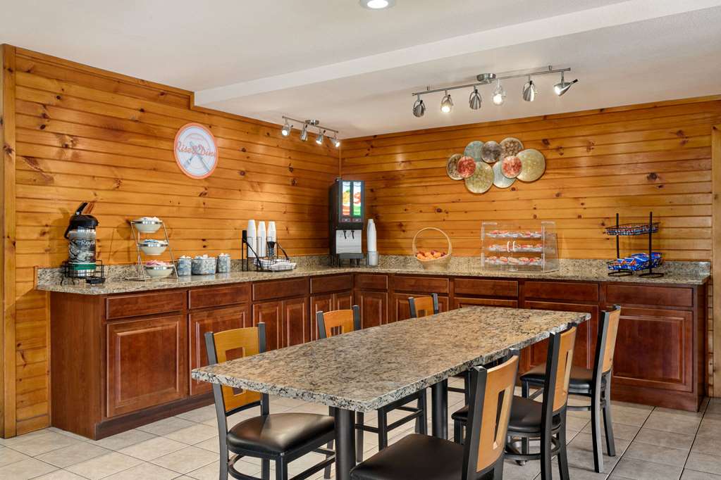 Howard Johnson by Wyndham Pigeon Forge - photo 44