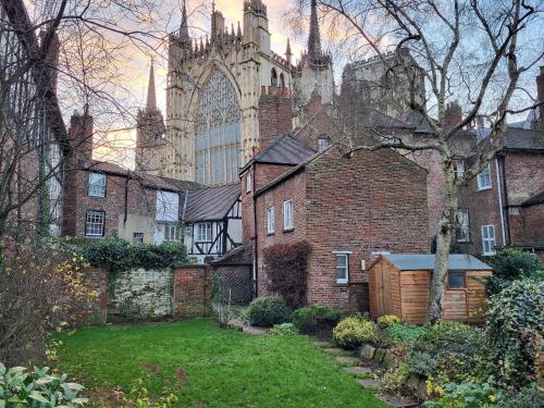 York Minster Garden — 4-Star Luxury Hotel in York, United Kingdom