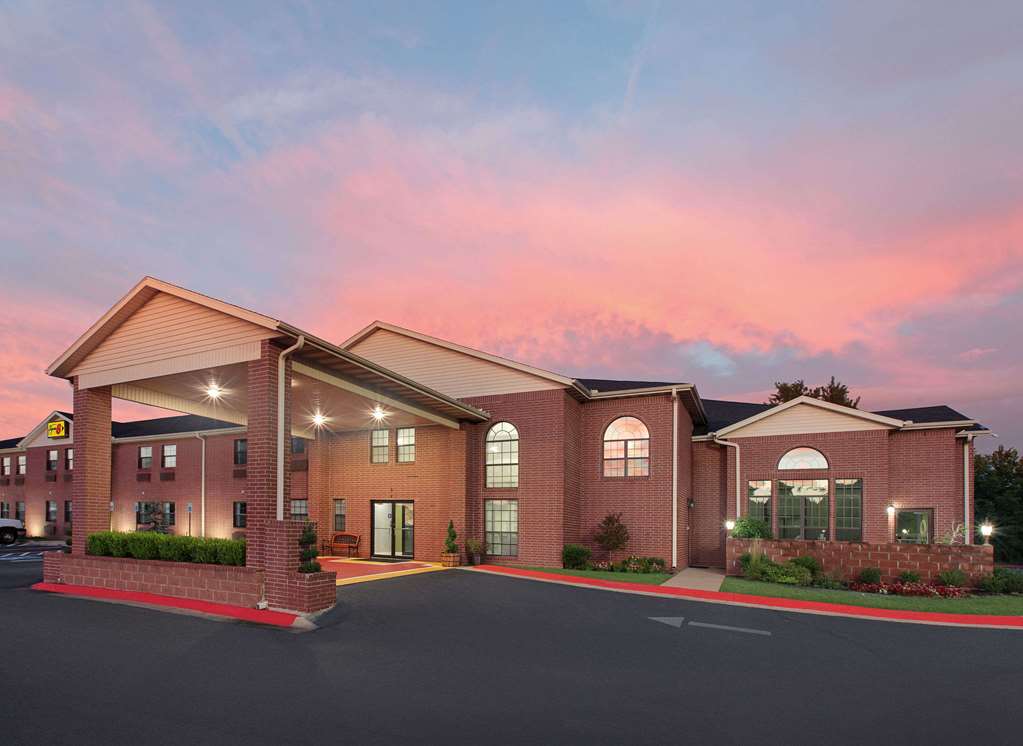 Super 8 by Wyndham Lowell Bentonville Rogers Area — hotel in Lowell