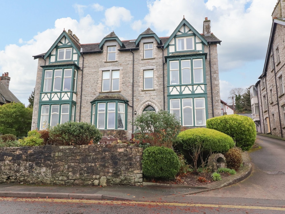Inglewood Court — 4-Star Luxury Hotel in Carnforth, United Kingdom