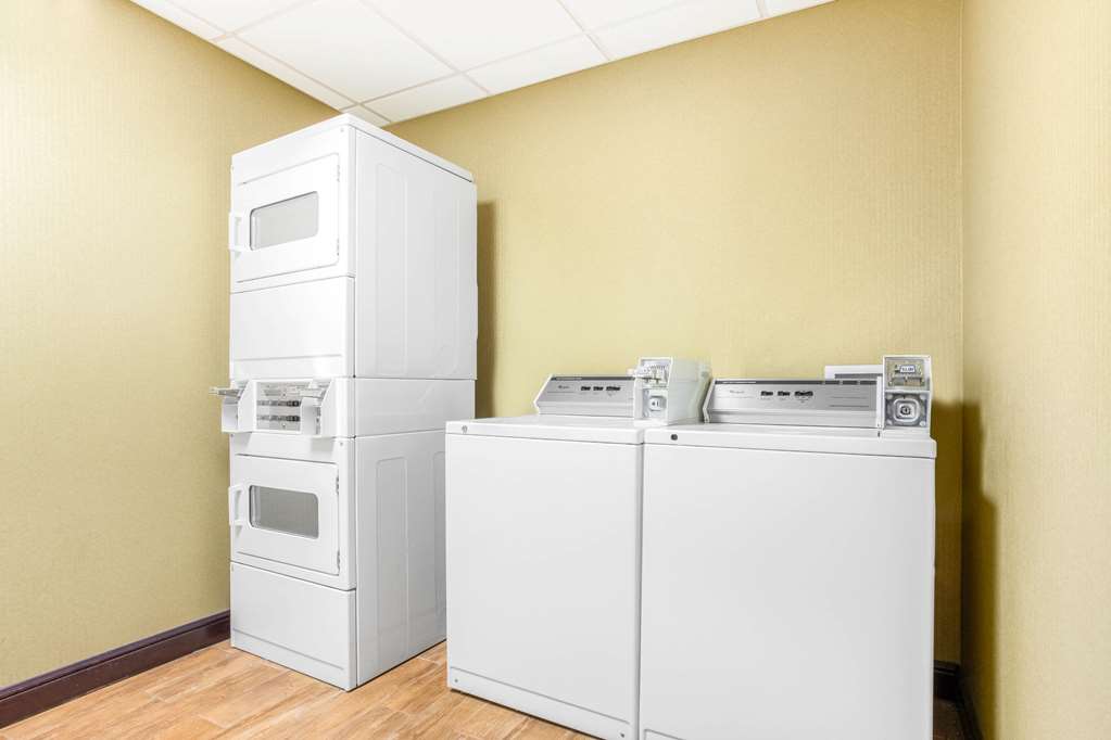 La Quinta Inn & Suites by Wyndham Ennis - photo 29