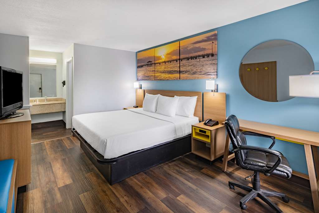 Days Inn by Wyndham Pensacola I 10 - photo 13