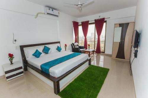 Aristo Serviced Apartment near Kokilaben Dhirubai Ambani Hospital for Family Only