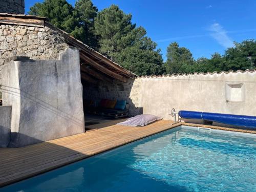 La Trêve Mas 12 personnes rénové avec Piscine — hotel in Labegude