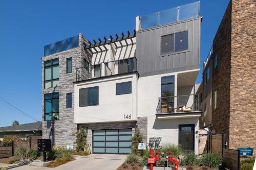 Walk to the Beach & Pier Ocean View Roof Deck in Oceanside, United States