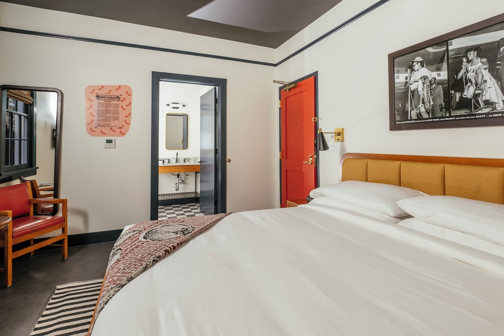 Dew Drop Inn - photo 15