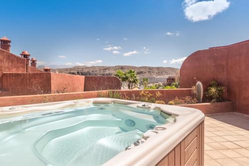 Alzaro 1 2 Deluxe Sea View & Jacuzzi 3B in Arona, Spain