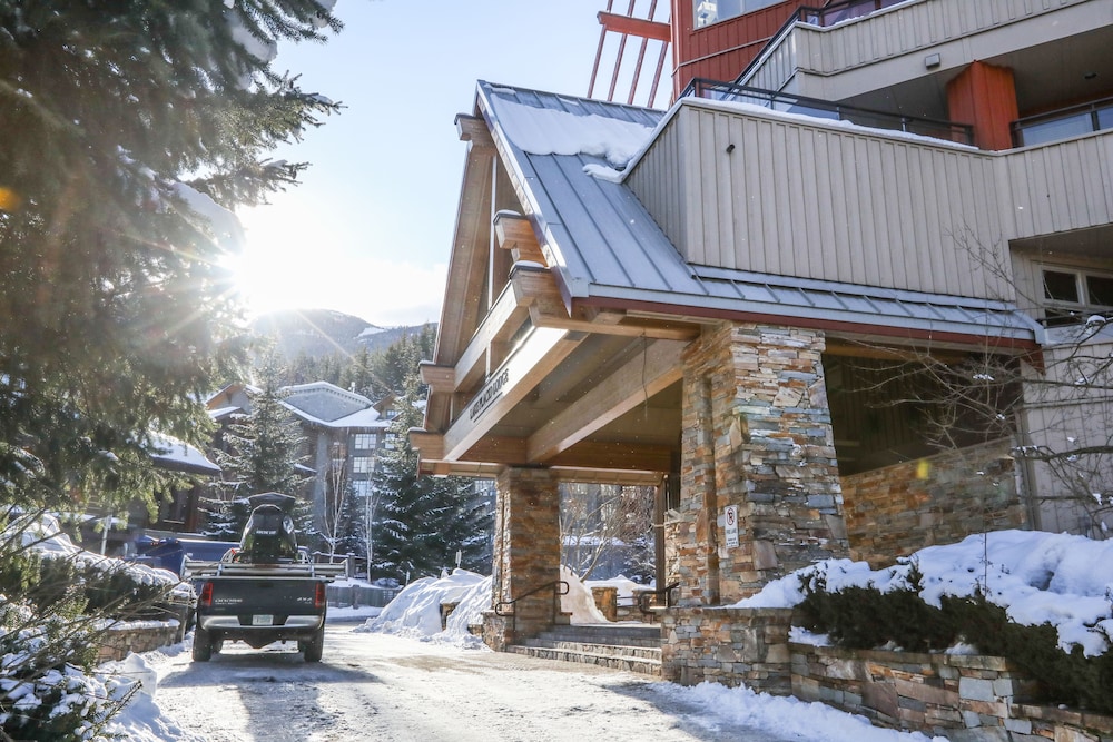 Lake Placid Lodge by Whiski Jack — 4-Star Luxury Hotel in Whistler, Canada