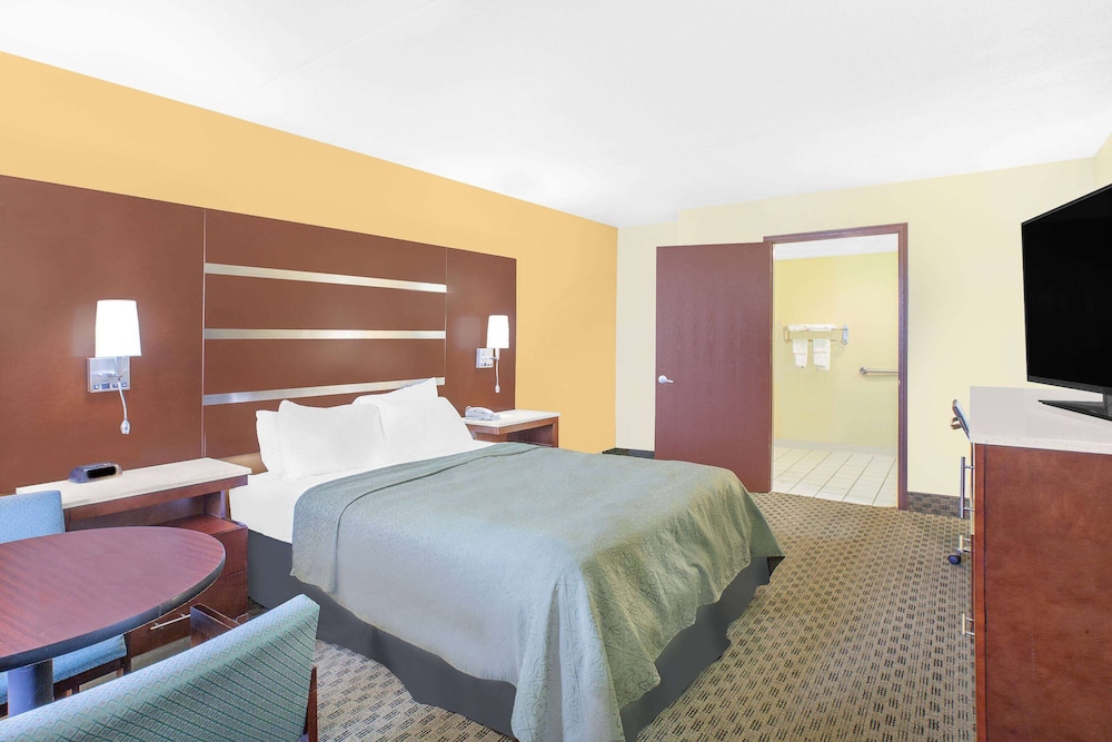 Days Inn by Wyndham Fayetteville - photo 9
